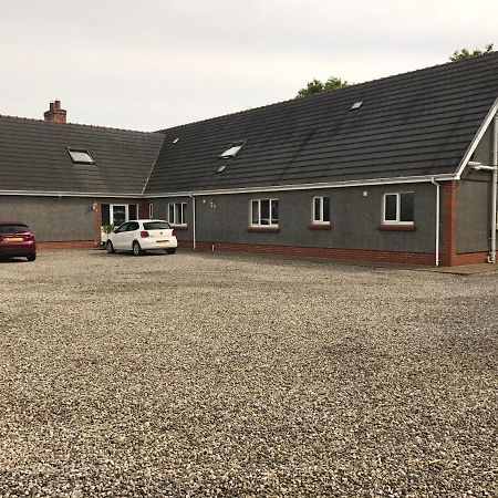 Bwthyn Rhosyn Bed & Breakfast Llannon ภายนอก รูปภาพ