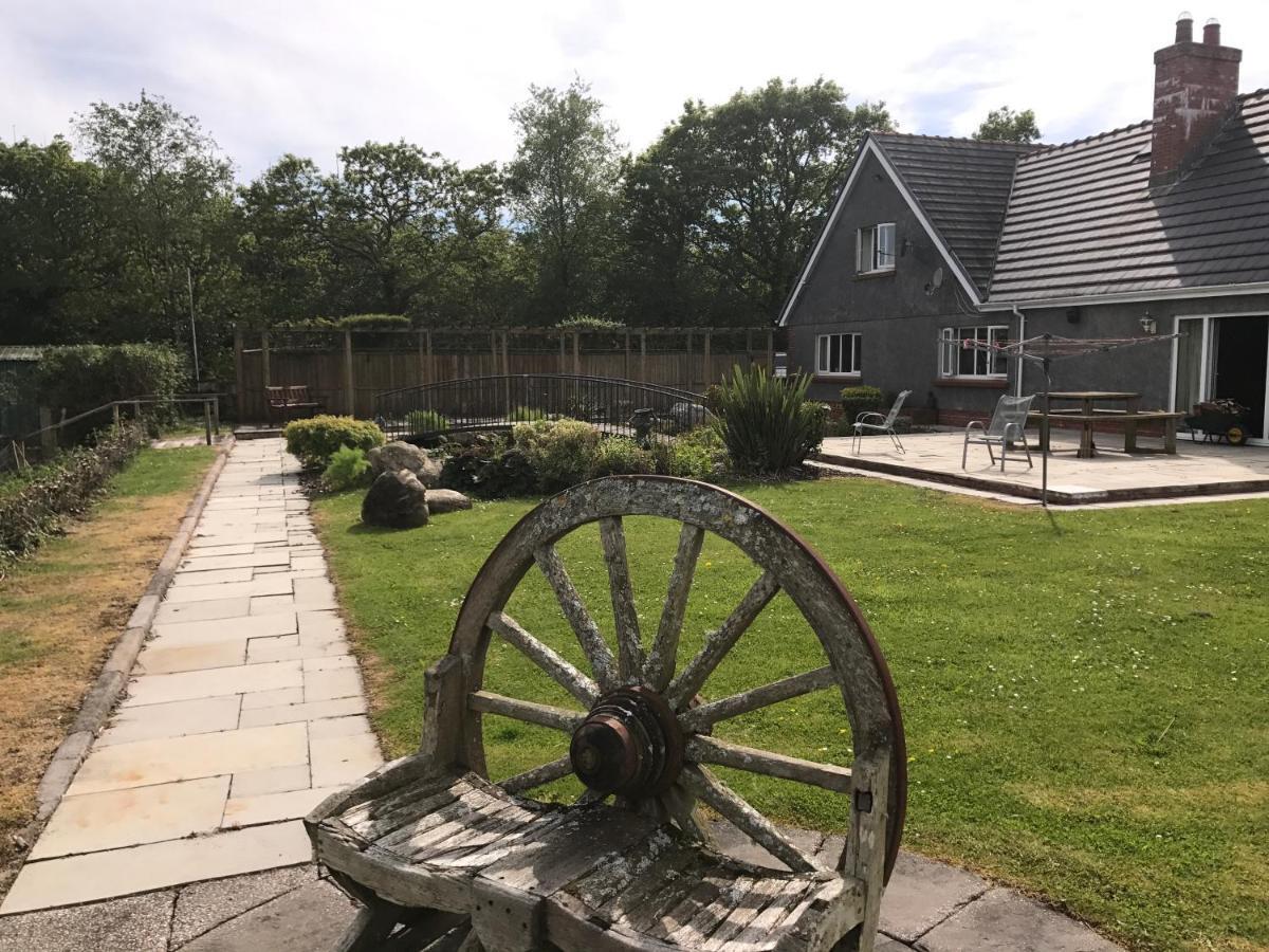 Bwthyn Rhosyn Bed & Breakfast Llannon ภายนอก รูปภาพ